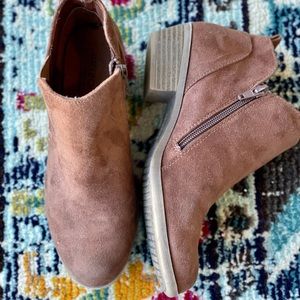 Ankle booties brown suede